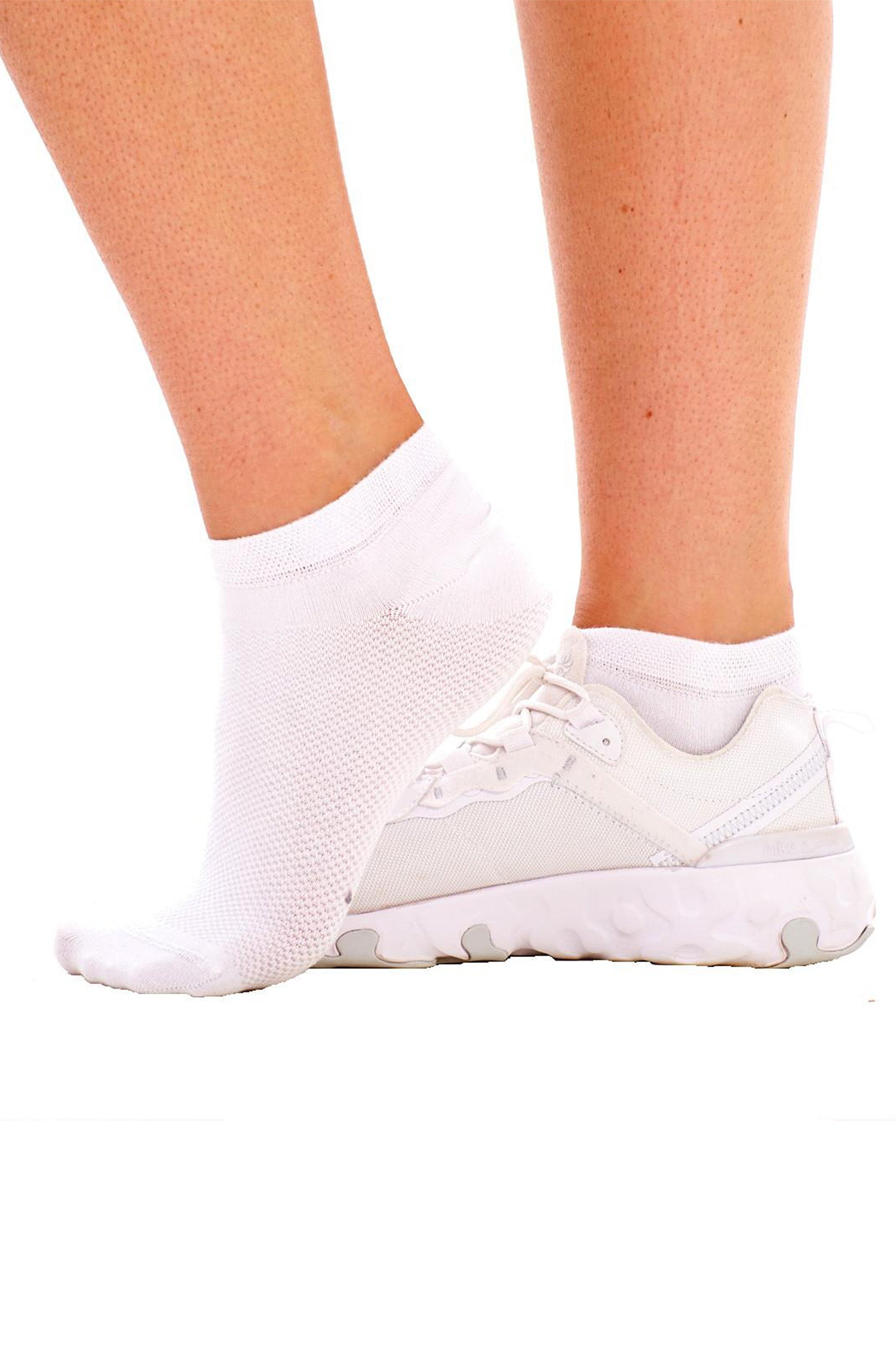 Ladies 6 Pack Bamboo Trainer Ankle Socks, Breathable Low Cut Ankle Trainer Sock - White